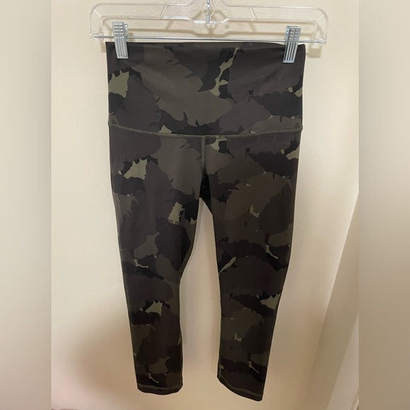 ✨Lululemon Align High Rise Crop Leggings Size 6 - Picture 2 of 7